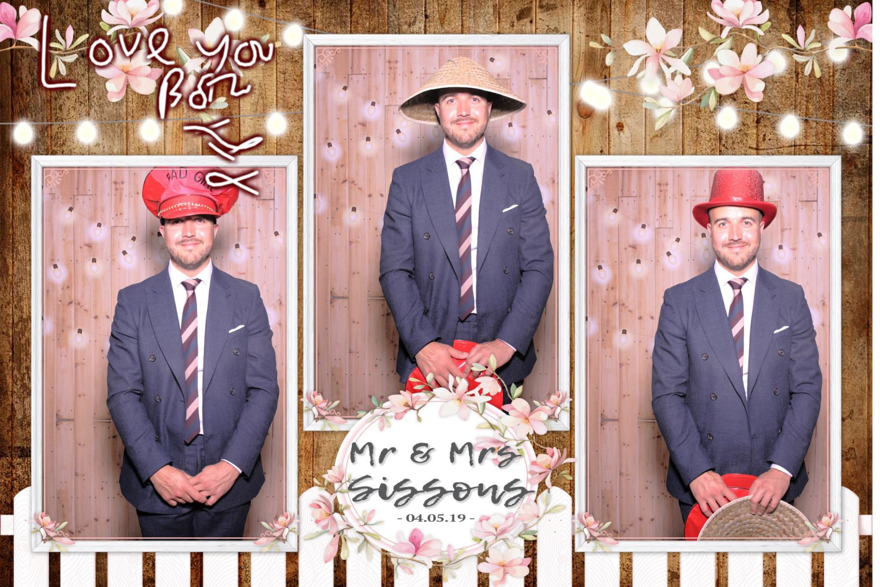 Mr and Mrs Sissons | View more photos from the event at gallery.blissbooth.co.uk/u/BlissBooth/Mr-and-Mrs-Sissons